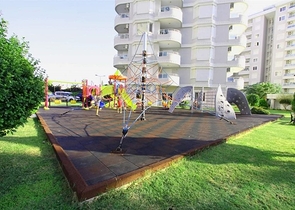 3+1 apartment in Tosmur area 50m from the sea.