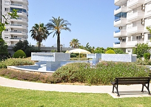 3+1 apartment in Tosmur area 50m from the sea.
