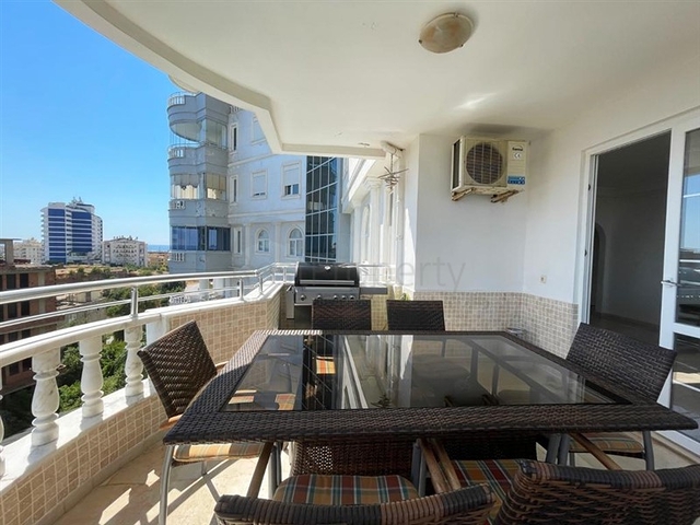 2+1 apartment with panoramic mountain views in Tosmur area