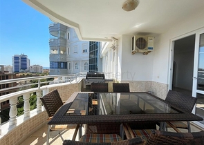 2+1 apartment with panoramic mountain views in Tosmur area