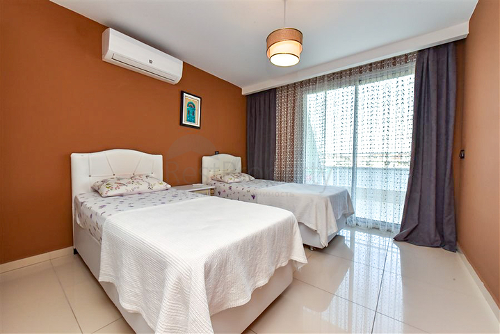 Furnished 2+1 penthouse just 200 meters from the sea