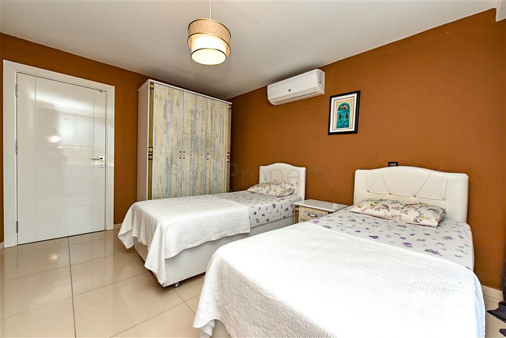 Furnished 2+1 penthouse just 200 meters from the sea
