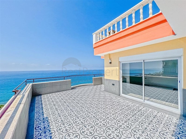 Large apartment with stunning views of the Mediterranean Sea