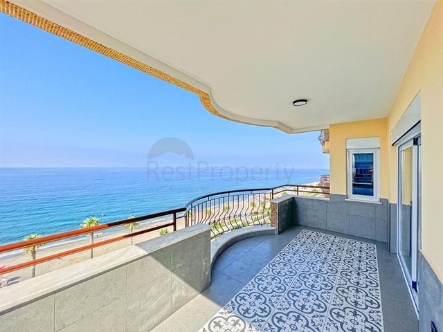 Large apartment with stunning views of the Mediterranean Sea