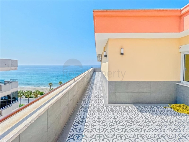 Large apartment with stunning views of the Mediterranean Sea