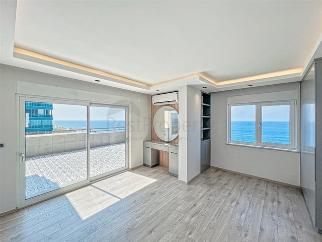 Large apartment with stunning views of the Mediterranean Sea