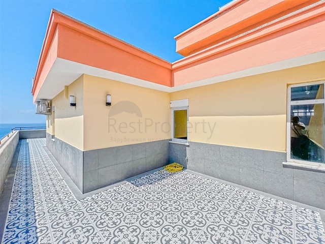 Large apartment with stunning views of the Mediterranean Sea