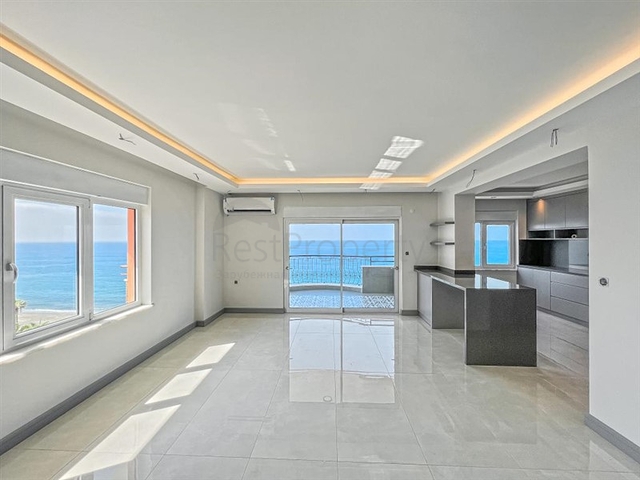 Large apartment with stunning views of the Mediterranean Sea