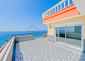 Large apartment with stunning views of the Mediterranean Sea