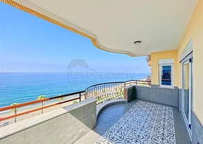 Large apartment with stunning views of the Mediterranean Sea