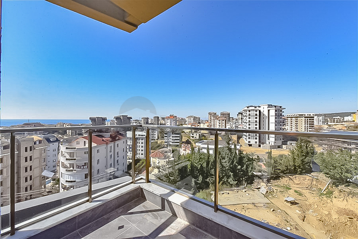 1+1 apartment in a new complex in Avsallar district