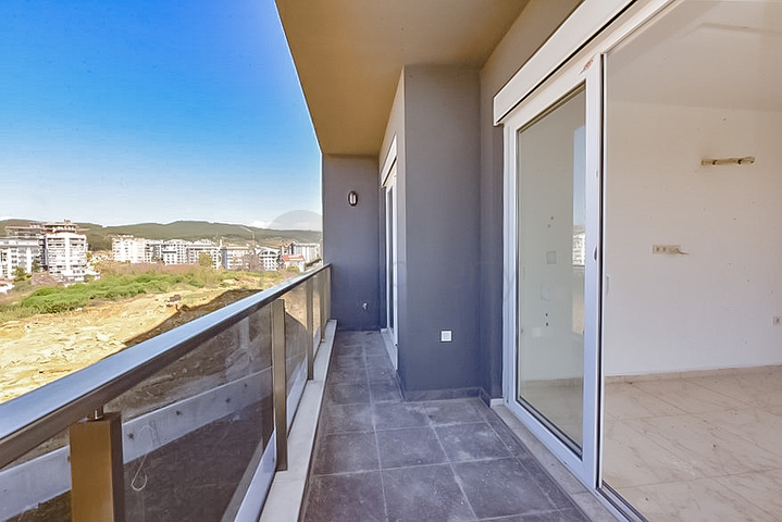 1+1 apartment in a new complex in Avsallar district