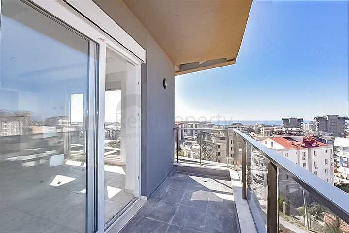 1+1 apartment in a new complex in Avsallar district