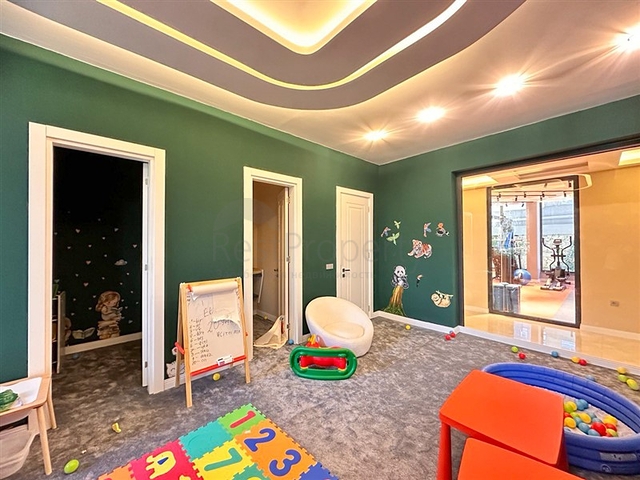 Large 4+1 penthouse in Oba district