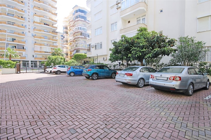 2+1 apartment in the popular area of Mahmutlar