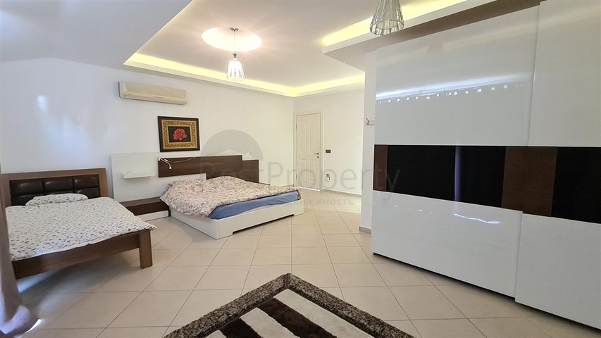 5+1 penthouse in the center of Alanya Oba district