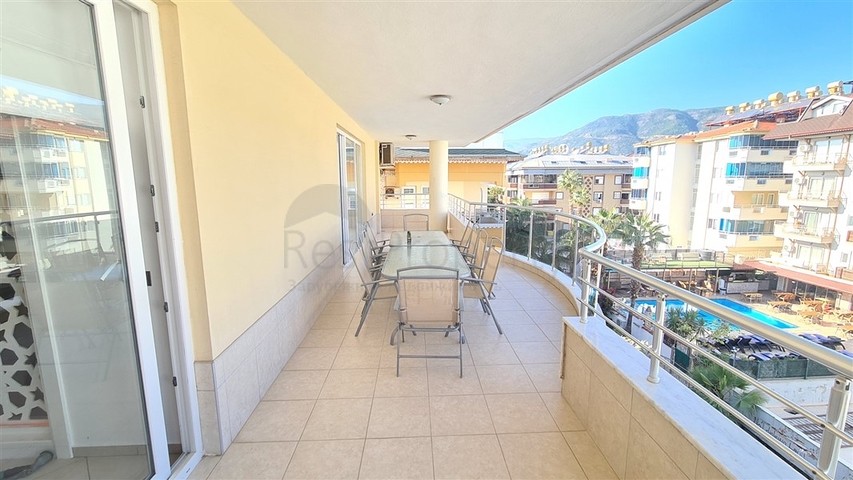 5+1 penthouse in the center of Alanya Oba district