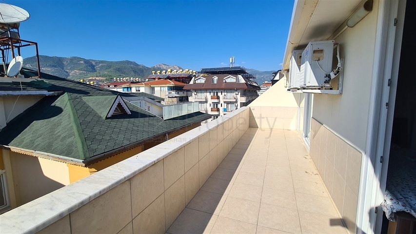 5+1 penthouse in the center of Alanya Oba district