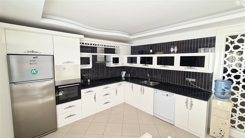 5+1 penthouse in the center of Alanya Oba district