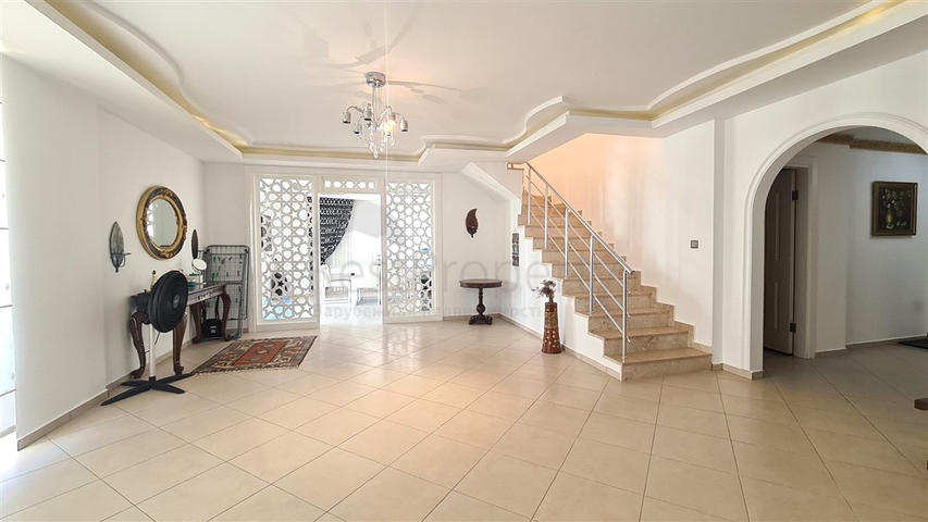 5+1 penthouse in the center of Alanya Oba district