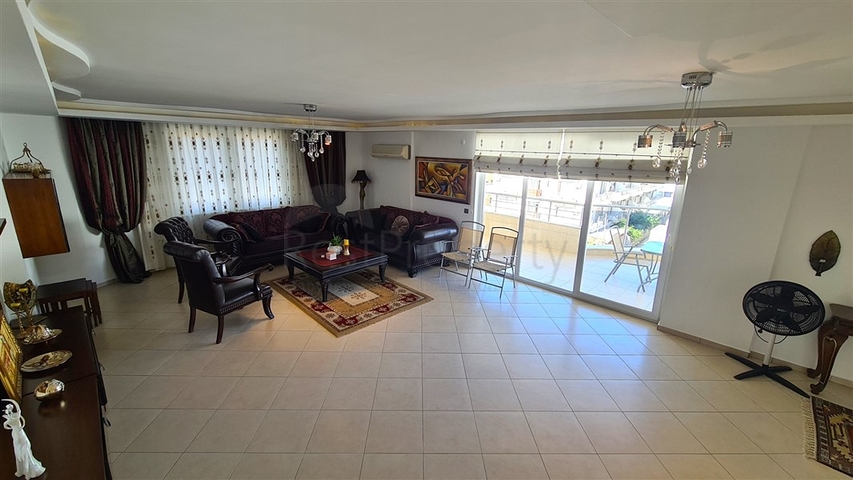 5+1 penthouse in the center of Alanya Oba district