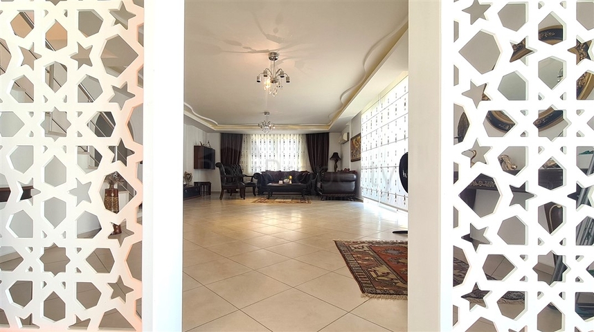 5+1 penthouse in the center of Alanya Oba district