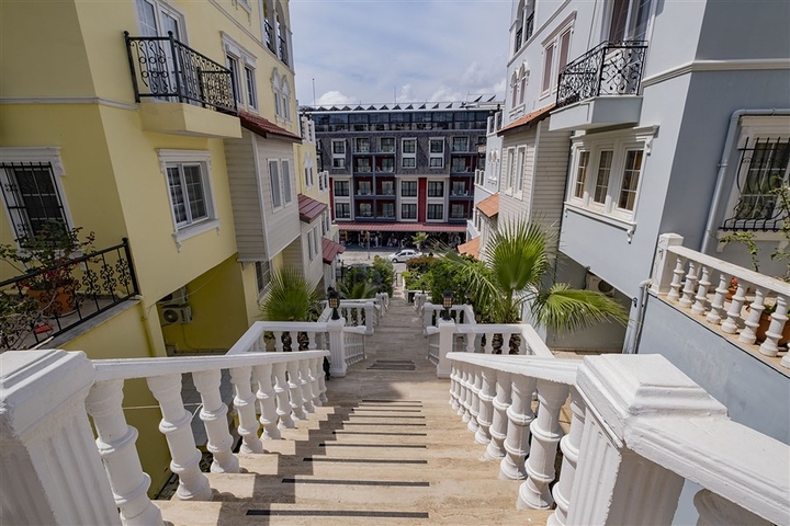 2+1 apartment in a residential complex in Konakli district