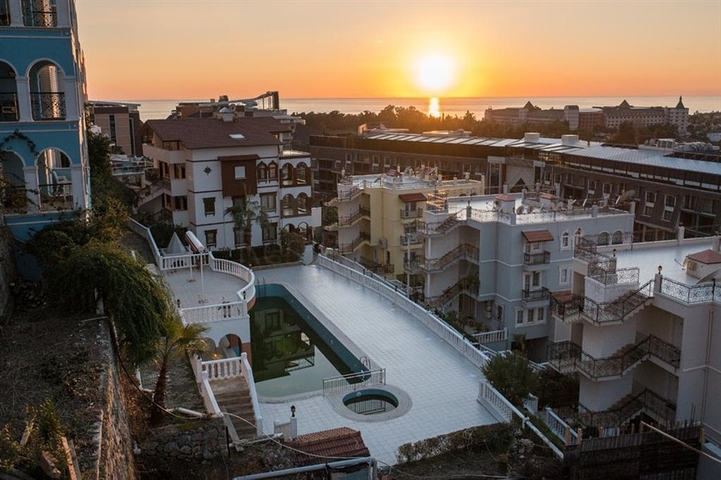 2+1 apartment in a residential complex in Konakli district