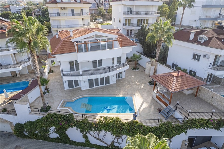 4+1 villa in Kargicak area