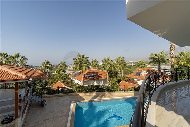 4+1 villa in Kargicak area