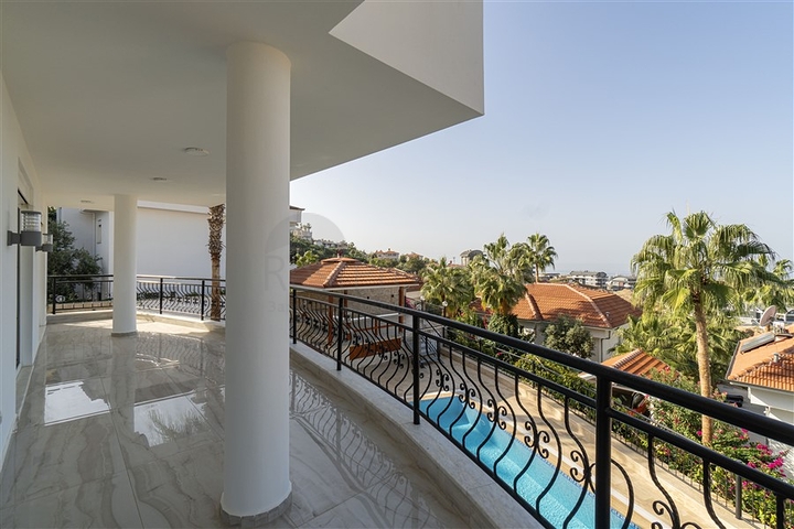 4+1 villa in Kargicak area