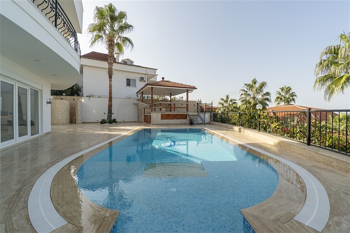 4+1 villa in Kargicak area