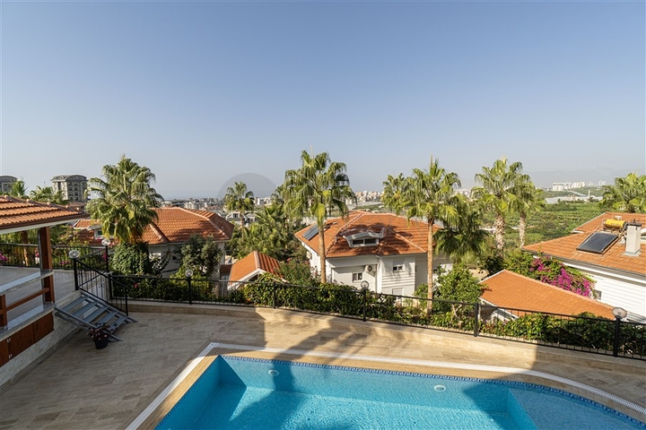 4+1 villa in Kargicak area