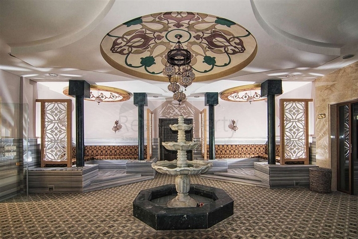 Spacious 4+1 penthouse in a popular residential complex in the Cikcilli area