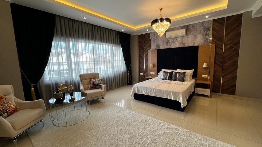 Spacious 4+1 penthouse in a popular residential complex in the Cikcilli area