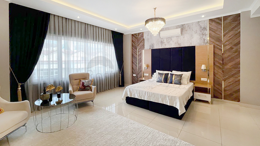 Spacious 4+1 penthouse in a popular residential complex in the Cikcilli area