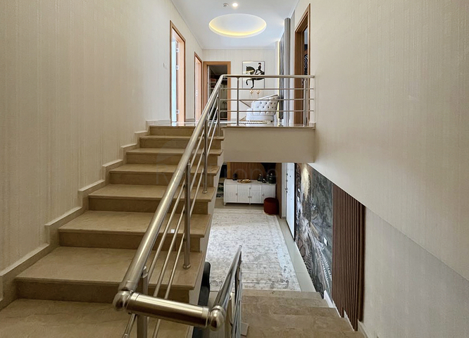 Spacious 4+1 penthouse in a popular residential complex in the Cikcilli area
