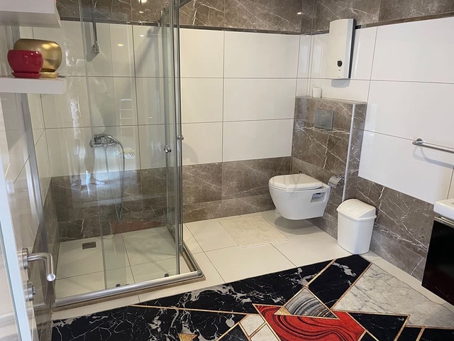 Spacious 4+1 penthouse in a popular residential complex in the Cikcilli area