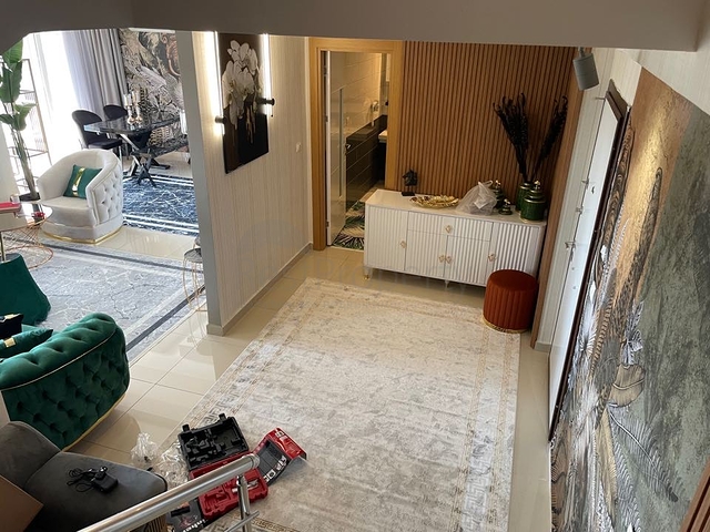 Spacious 4+1 penthouse in a popular residential complex in the Cikcilli area