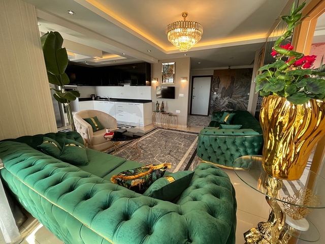 Spacious 4+1 penthouse in a popular residential complex in the Cikcilli area