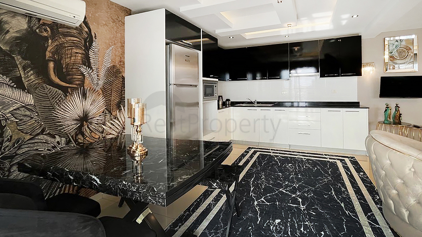 Spacious 4+1 penthouse in a popular residential complex in the Cikcilli area