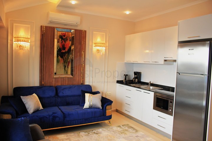 Spacious 4+1 penthouse in a popular residential complex in the Cikcilli area