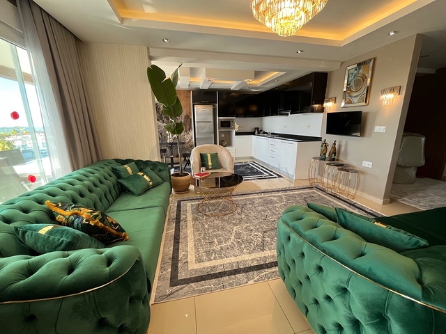 Spacious 4+1 penthouse in a popular residential complex in the Cikcilli area