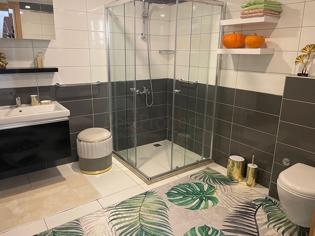 Spacious 4+1 penthouse in a popular residential complex in the Cikcilli area