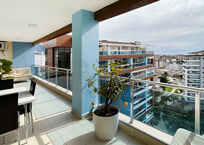 Spacious 4+1 penthouse in a popular residential complex in the Cikcilli area