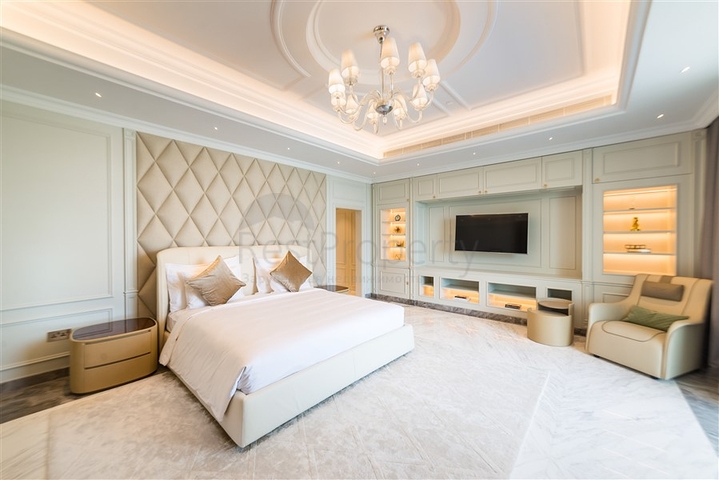 Six-storey House with luxury furniture and swimming pool in Dubai