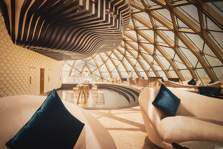 Six-storey House with luxury furniture and swimming pool in Dubai