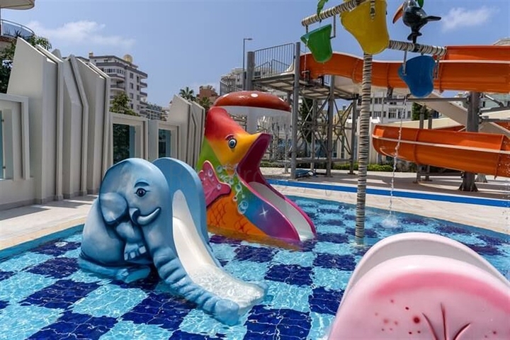 1+1 apartment in a premium complex in Mahmutlar district 