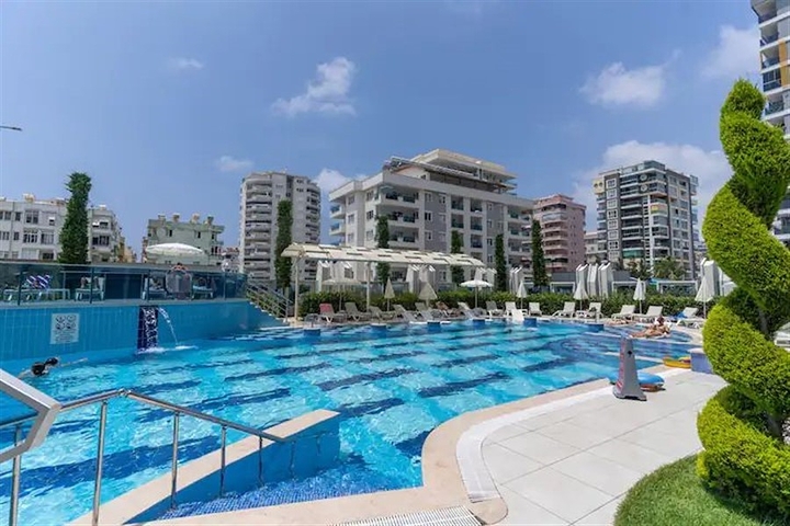 1+1 apartment in a premium complex in Mahmutlar district 
