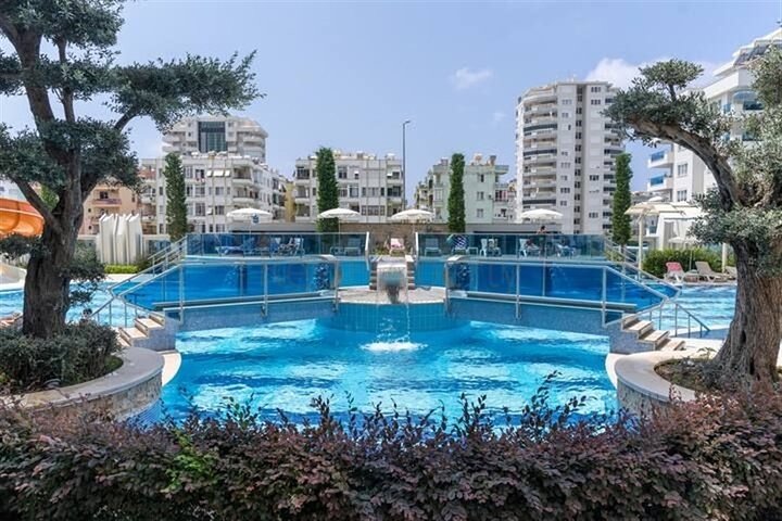 1+1 apartment in a premium complex in Mahmutlar district 